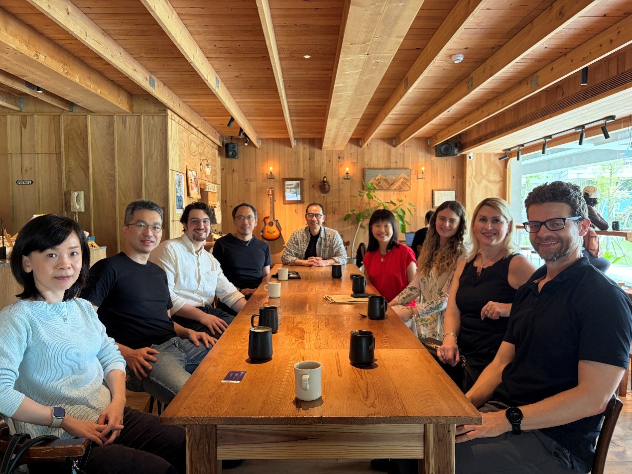 Erasmus scholars meet with CSS faculty members at Ruins Coffee, Dah-Hsien Library.